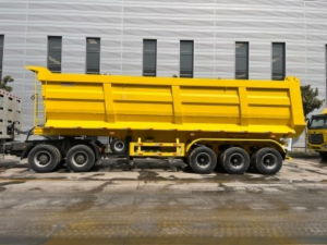 The testing of SINOHENG rear-dump semi-trailers is conducted before they leave the factory.